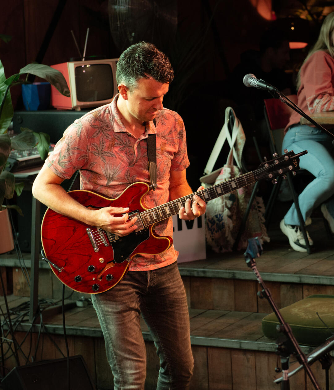 Jelmer Jelmer, gitarist van Un Deux Trois